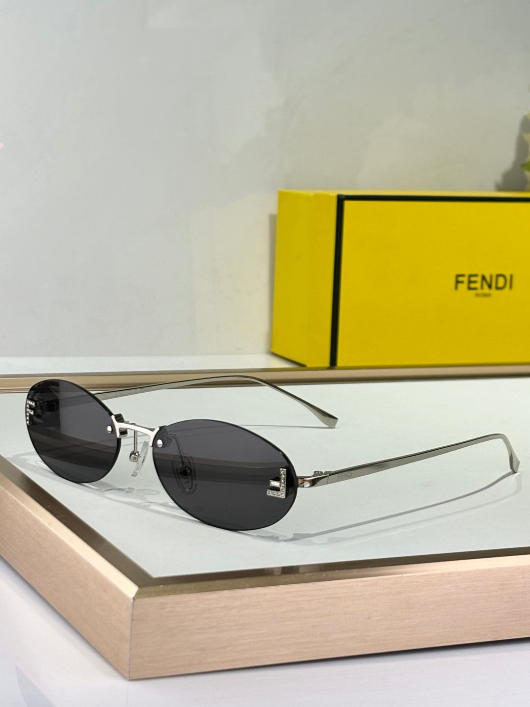 FIRST CRYSTAL RIMLESS OVAL FRAME SUNGLASSES FE4075US IN METAL