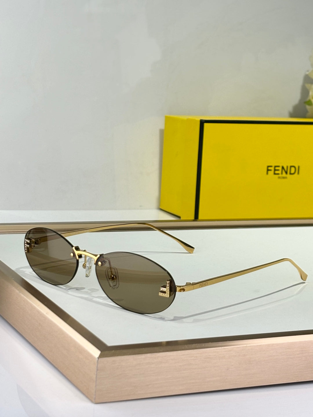 FIRST CRYSTAL RIMLESS OVAL FRAME SUNGLASSES FE4075US IN METAL