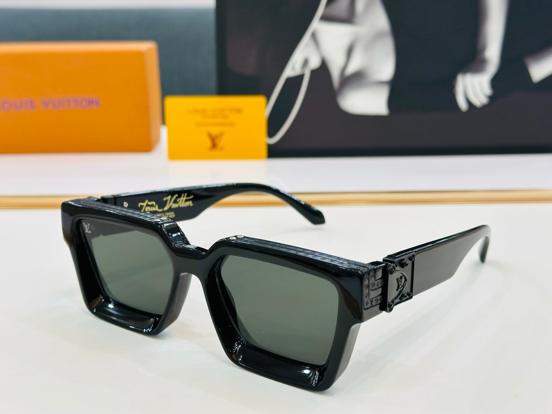 LOUIS VUITTON RECTANGLE SUNGLASSES 574799 IN ACETATE