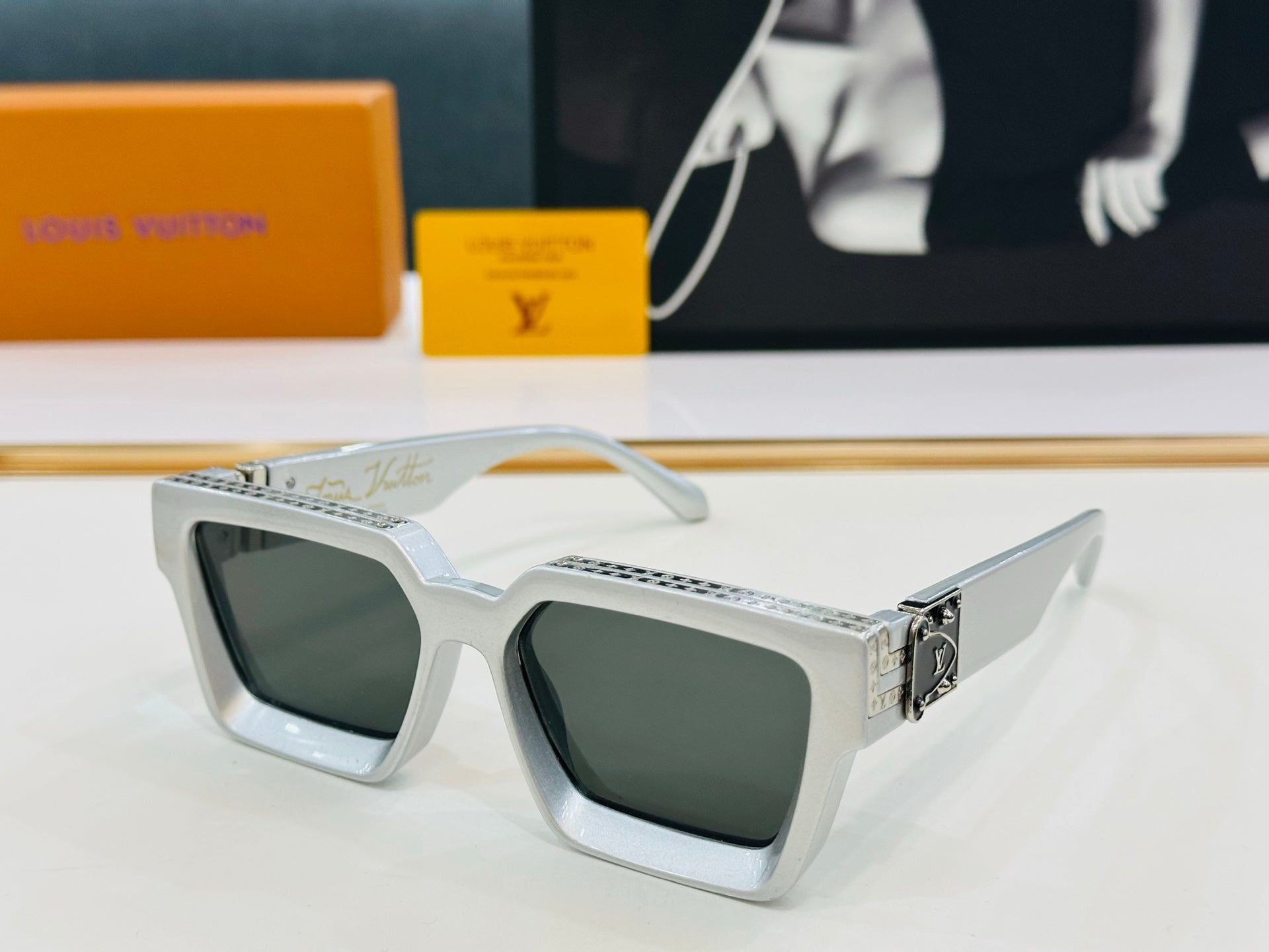LOUIS VUITTON RECTANGLE SUNGLASSES 574801 IN ACETATE