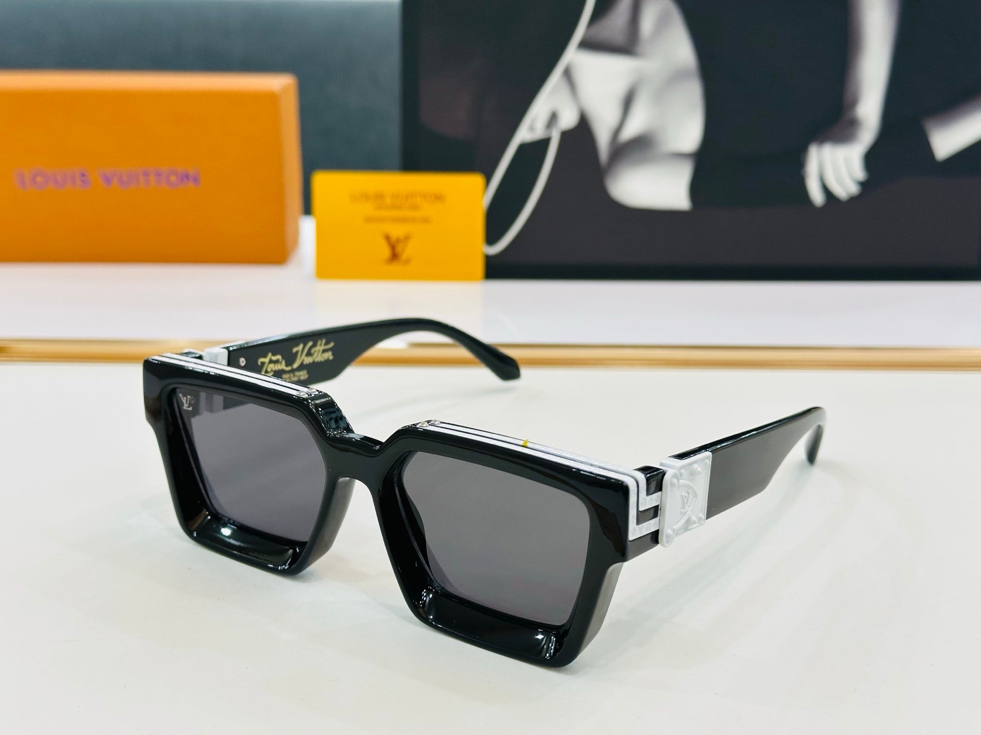 LOUIS VUITTON RECTANGLE SUNGLASSES 574801 IN ACETATE