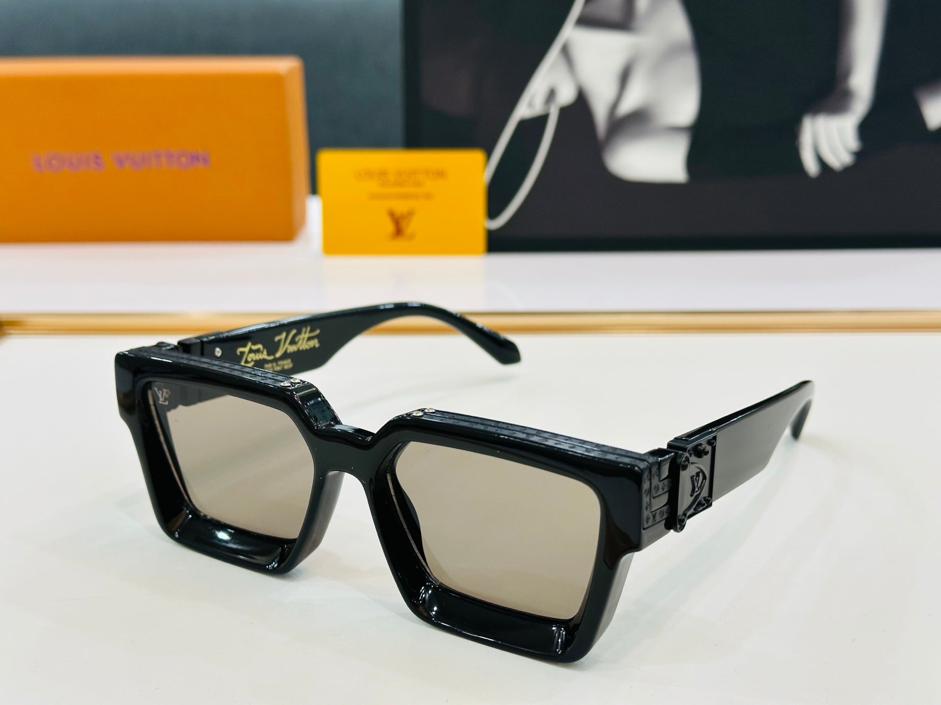 LOUIS VUITTON RECTANGLE SUNGLASSES 574801 IN ACETATE