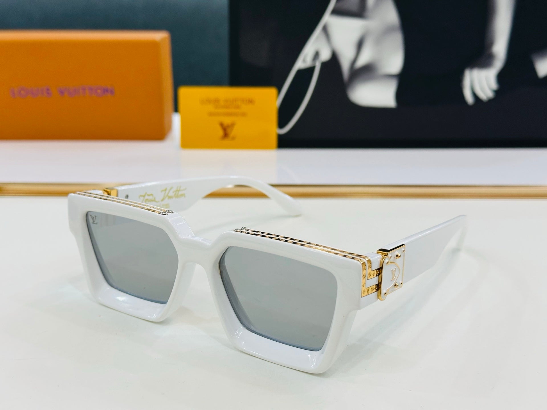 LOUIS VUITTON RECTANGLE SUNGLASSES 574802 IN ACETATE