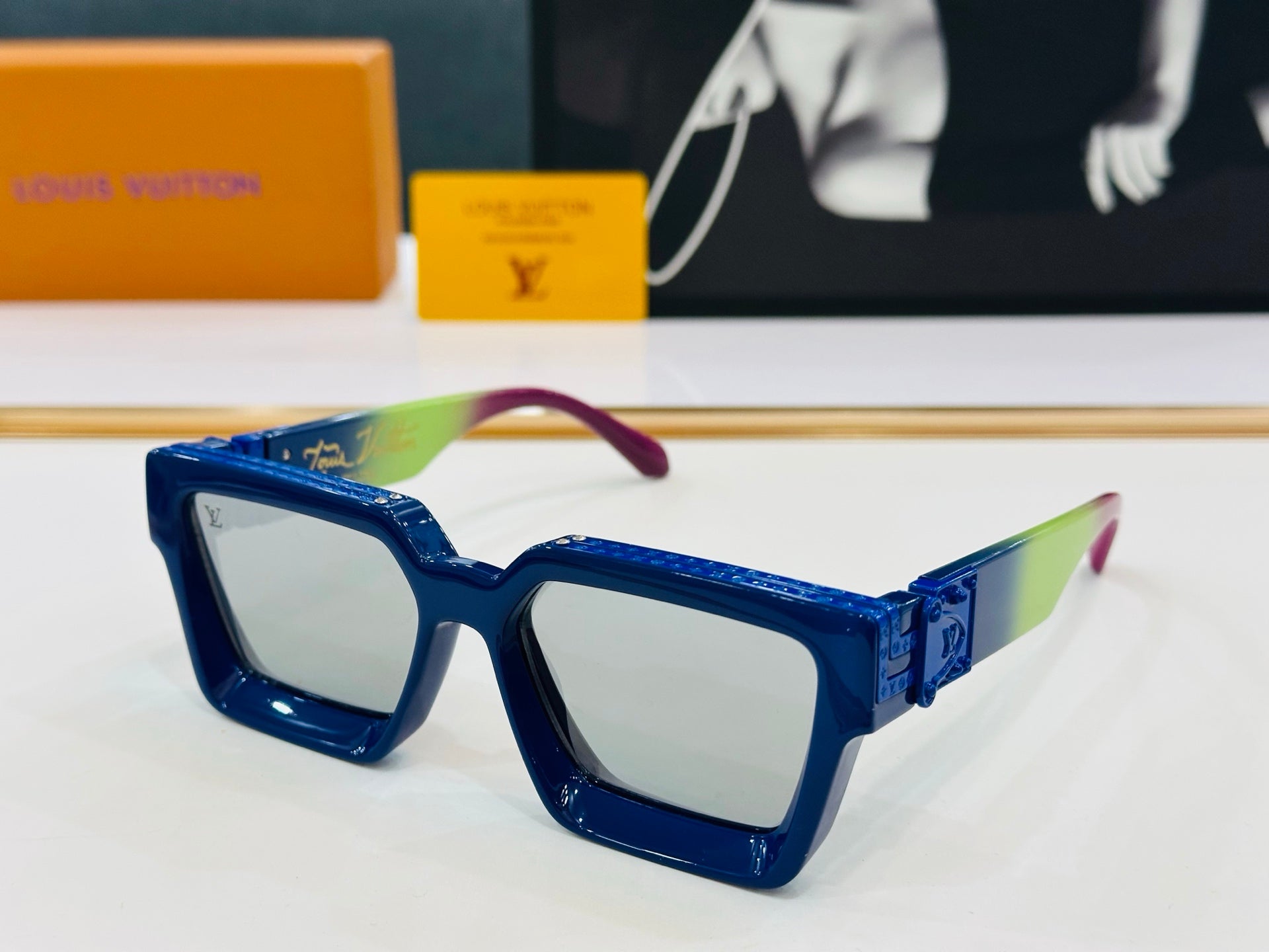 LOUIS VUITTON RECTANGLE SUNGLASSES 574802 IN ACETATE
