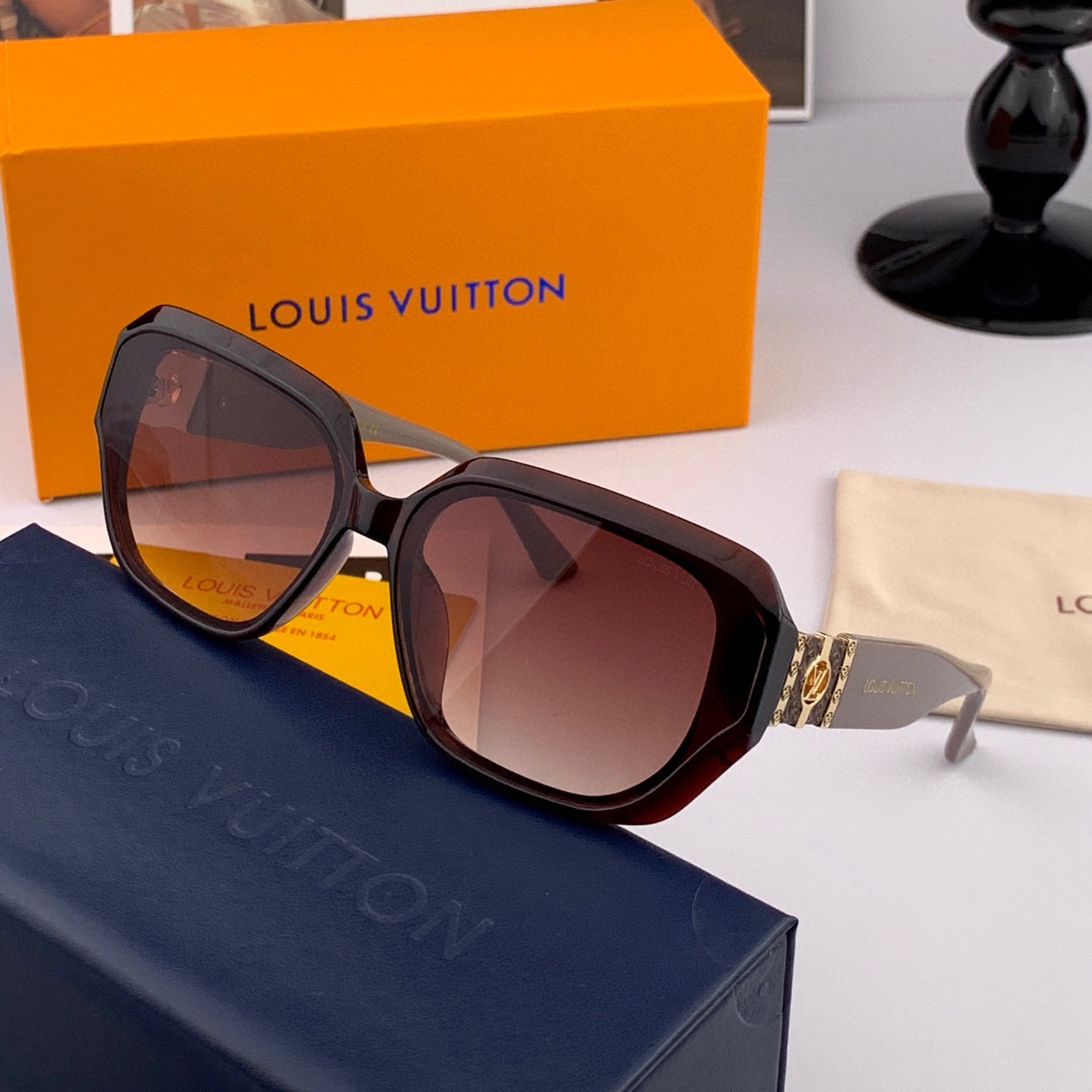 LOUIS VUITTON SQUARE SUNGLASSES L8551 IN ACETATE
