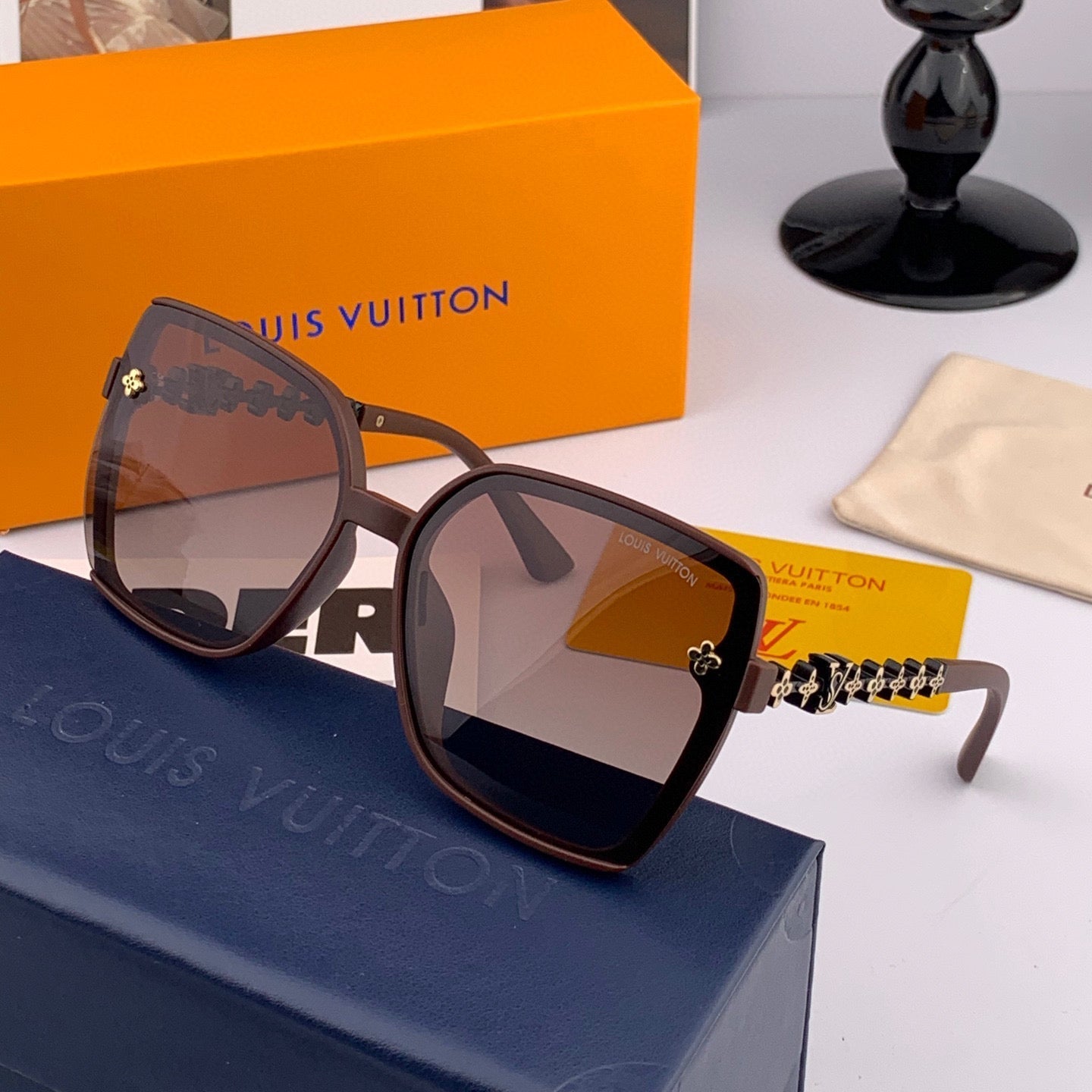 LOUIS VUITTON SQUARE SUNGLASSES L3992 IN ACETATE EMBOSSED LOGO