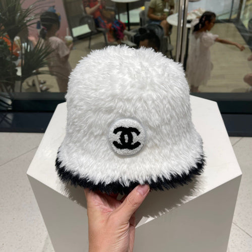CHANEL BUCKET HAT IN WHITE MIX BLACK LAMB FUR 420891