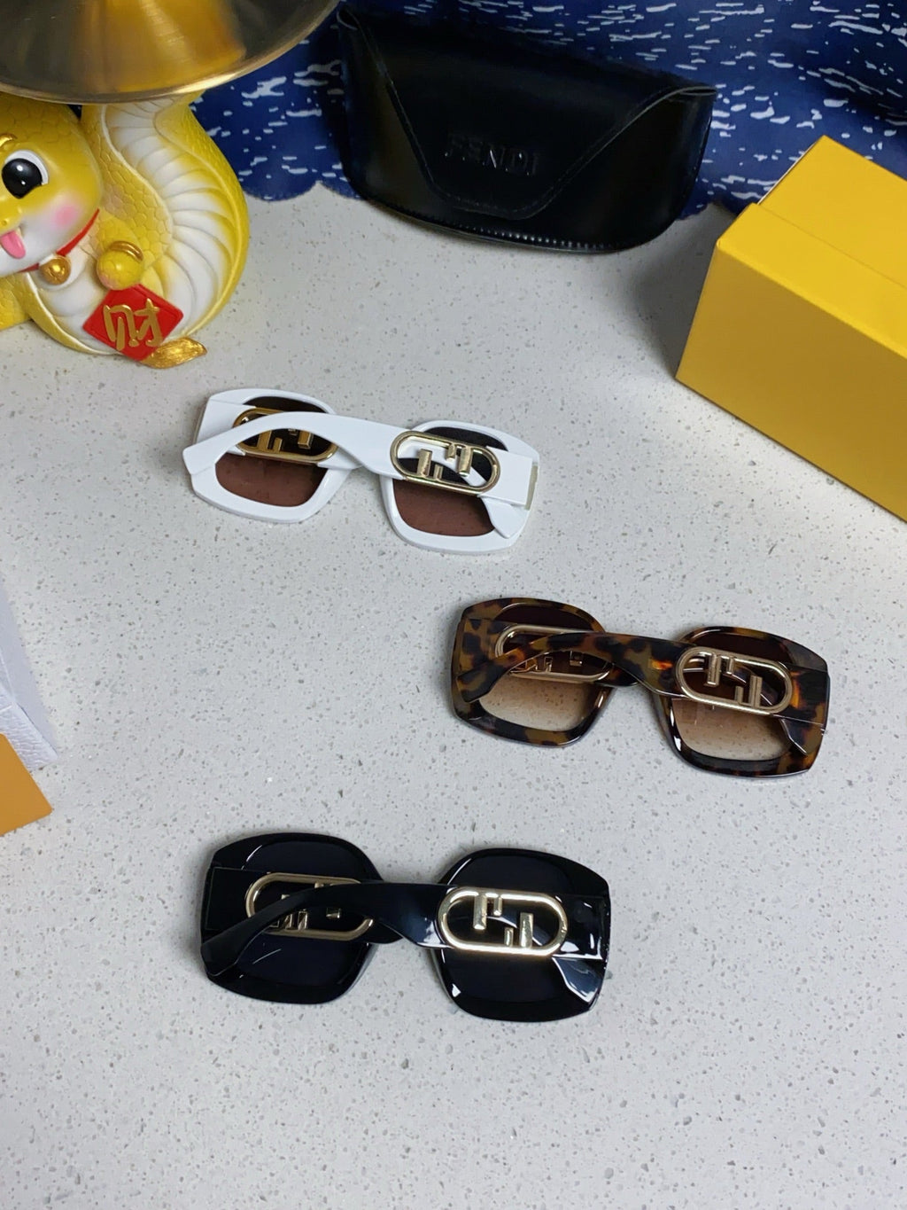 OVERSIZES FF DIAMONDS SQUARE SUNGLASSES 563315 IN ACETATE