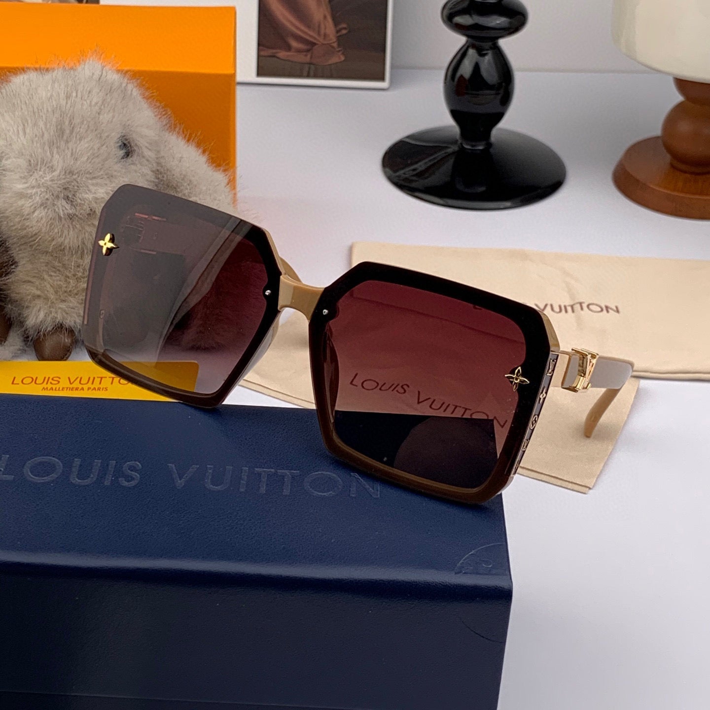 LOUIS VUITTON SQUARE SUNGLASSES L8148 IN ACETATE