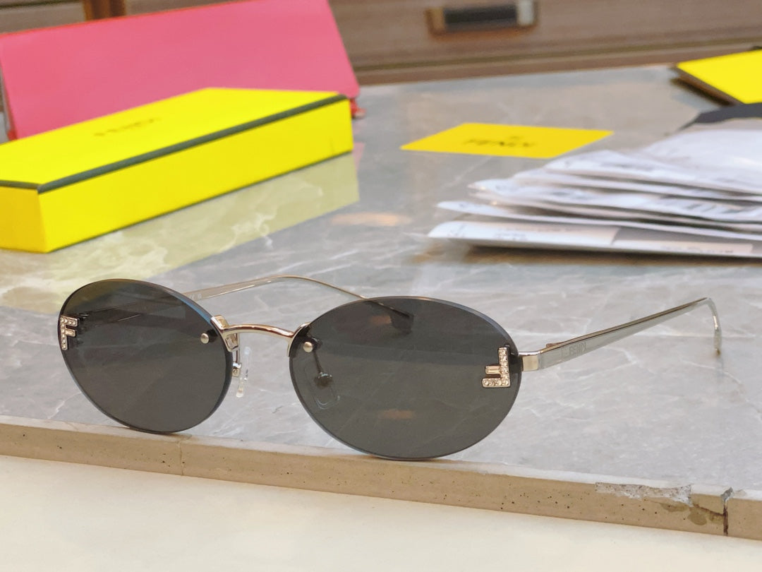 FIRST CRYSTAL OVAL FRAME SUNGLASSES FE4075US IN METAL